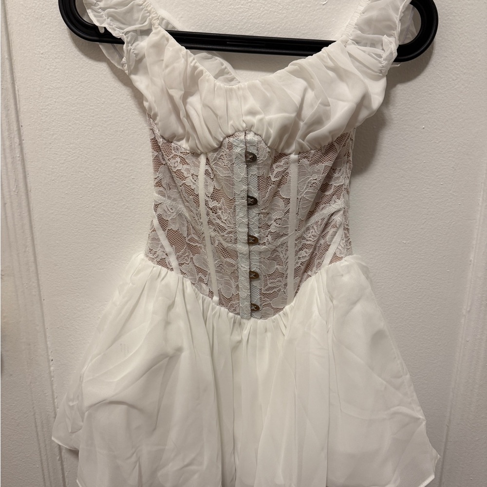 Chic White Off-Shoulder Lace Chemise - Picture 2 of 2